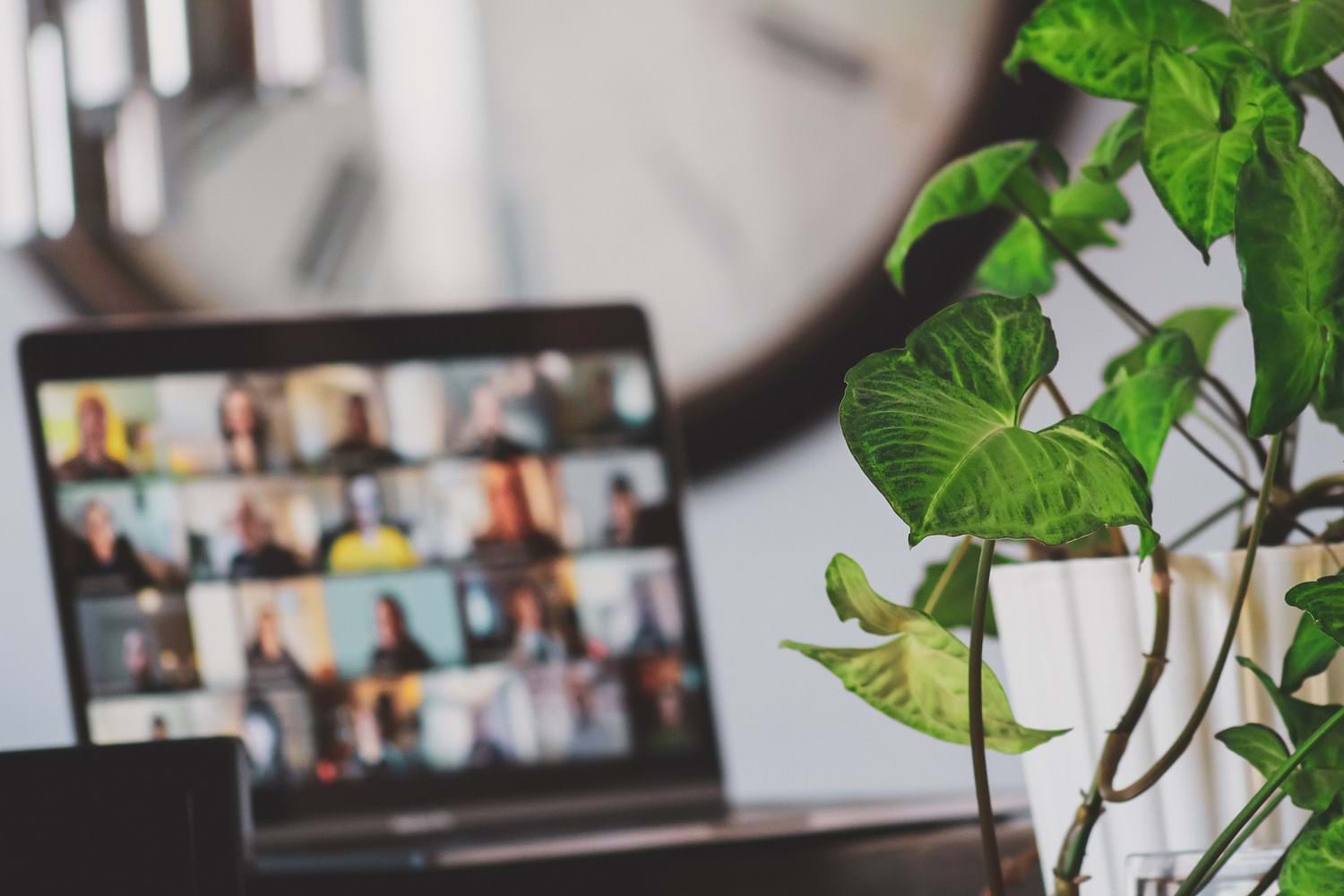 How to manage a hybrid team How to manage a hybrid team